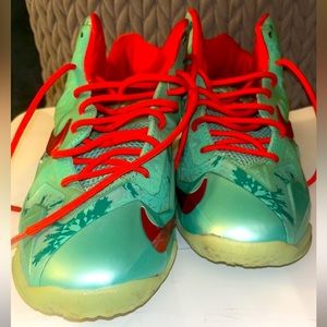 LeBron 11 “Christmas” size 6.5y